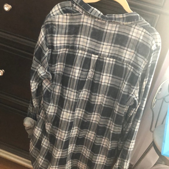 Button down blouse - Picture 2 of 4